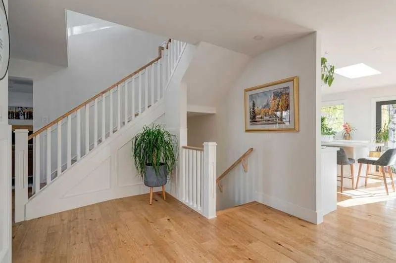 128 Oakside Bay SW