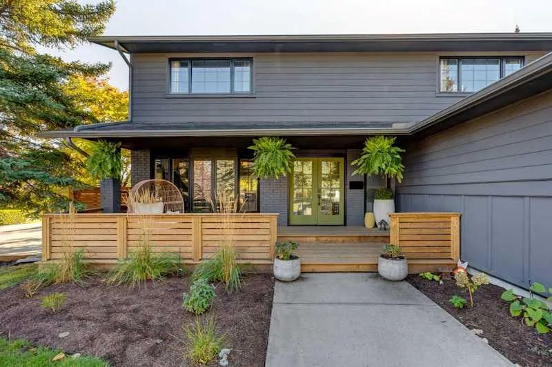 128 Oakside Bay SW