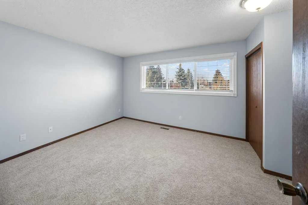 108 Woodborough Crescent SW