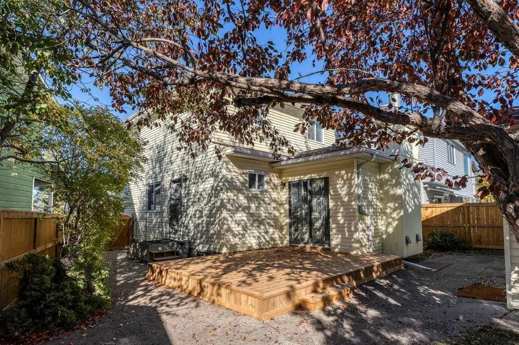 108 Woodborough Crescent SW