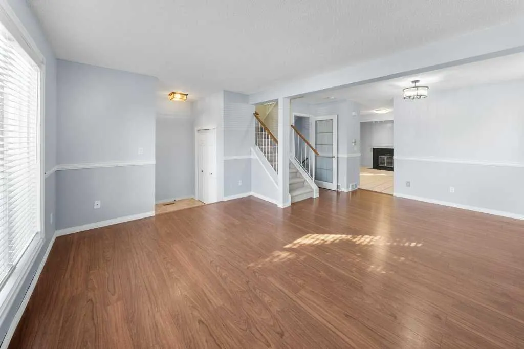 108 Woodborough Crescent SW
