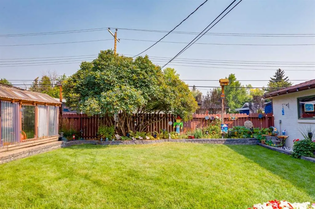 48 Chancellor Way NW