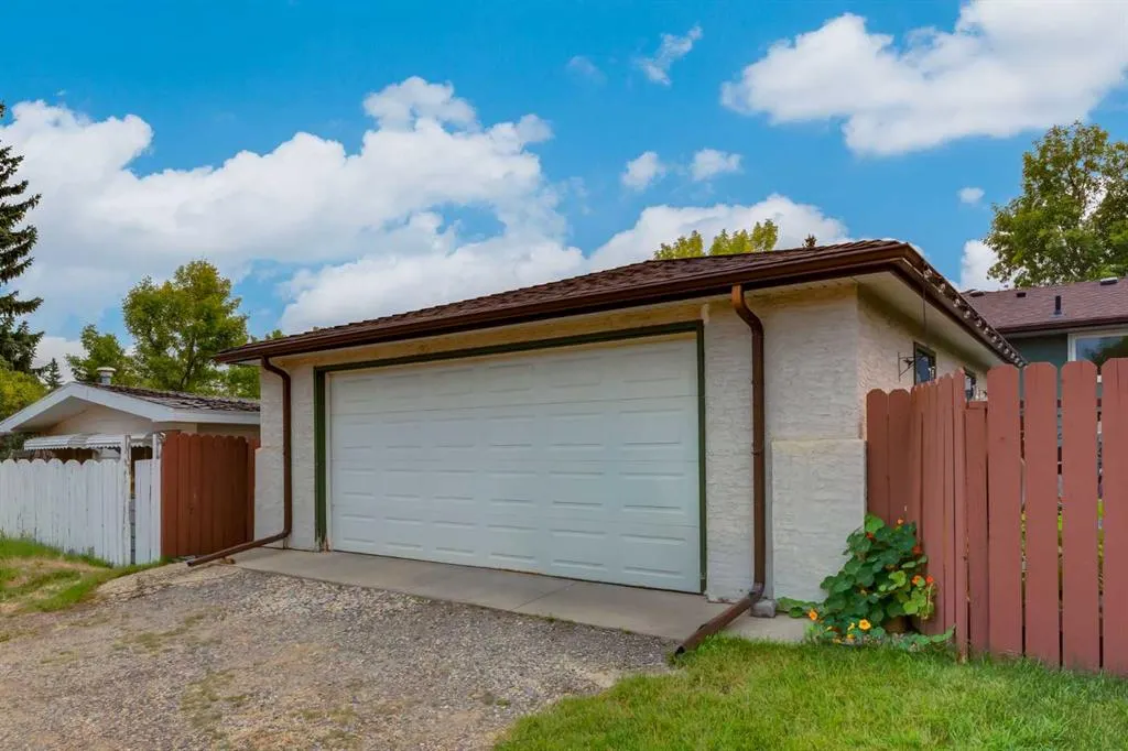 48 Chancellor Way NW