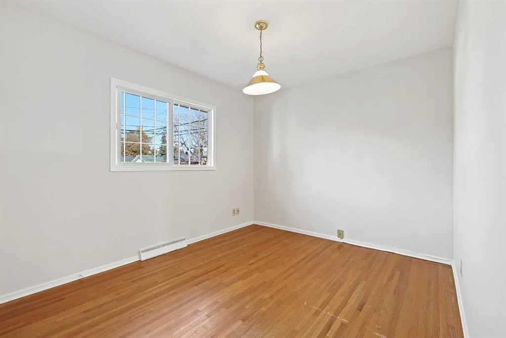 10 Glamorgan Drive SW