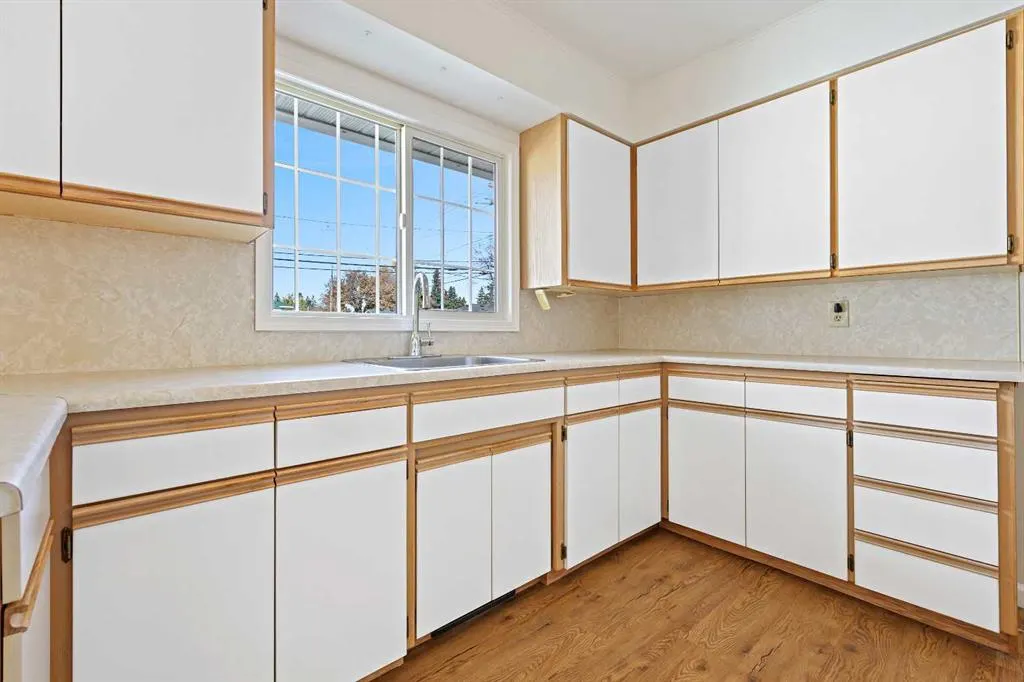 10 Glamorgan Drive SW