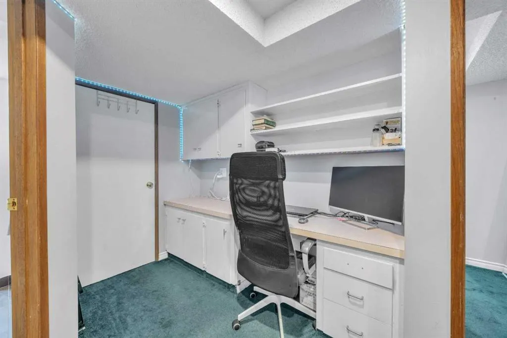 303 Ranchridge Bay NW