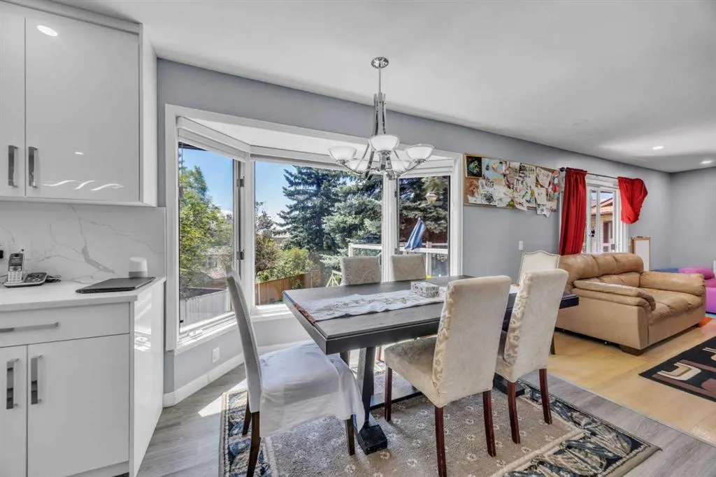 303 Ranchridge Bay NW