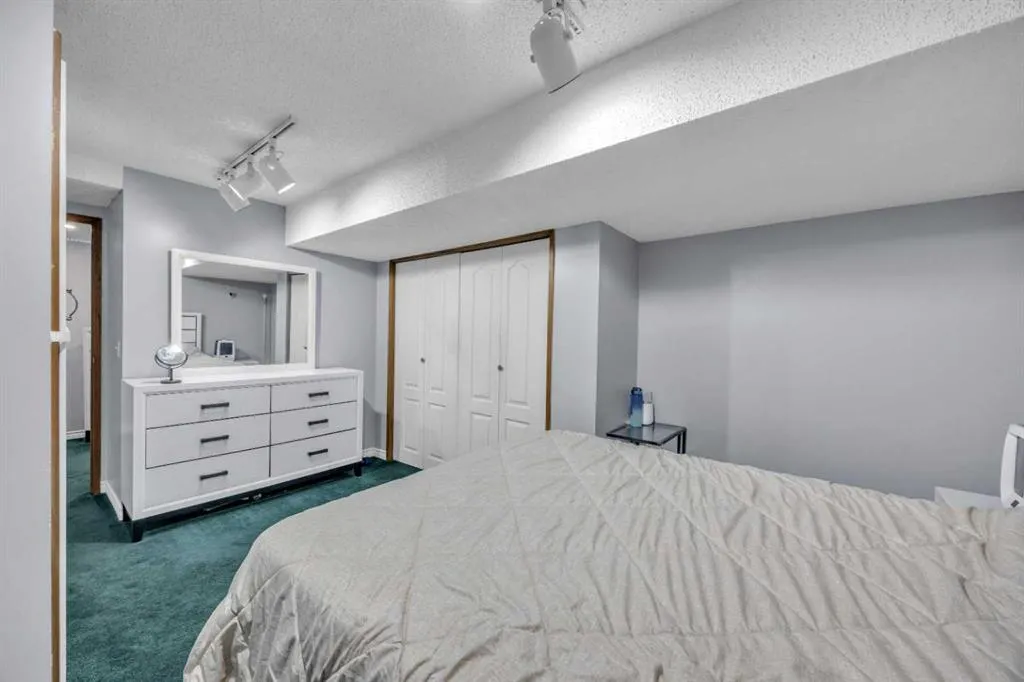 303 Ranchridge Bay NW