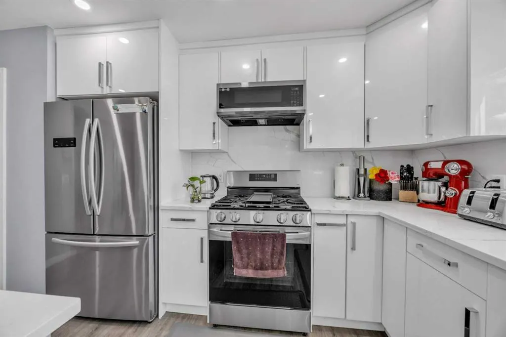 303 Ranchridge Bay NW