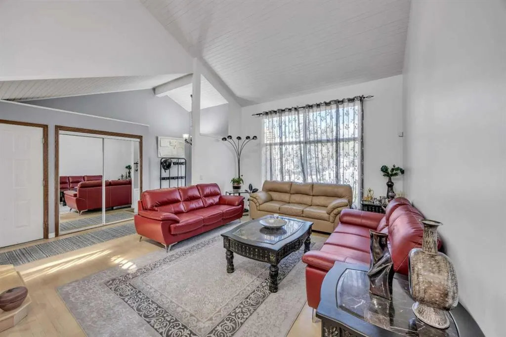 303 Ranchridge Bay NW