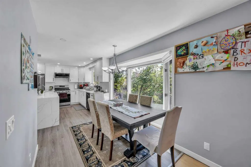 303 Ranchridge Bay NW