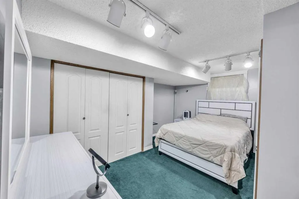 303 Ranchridge Bay NW