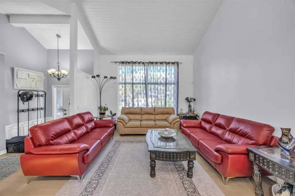 303 Ranchridge Bay NW