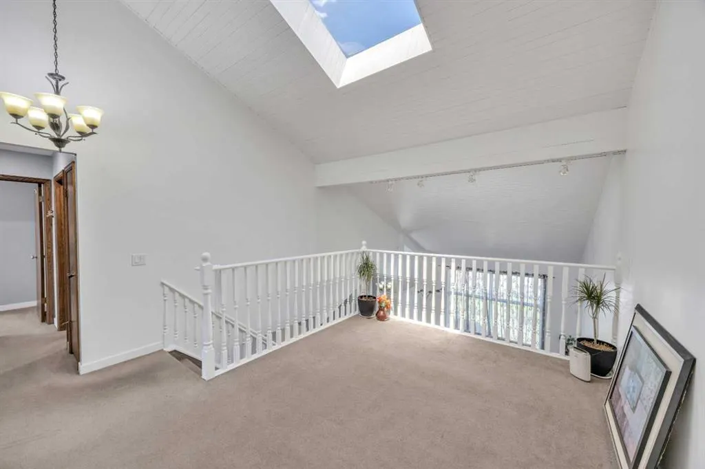 303 Ranchridge Bay NW