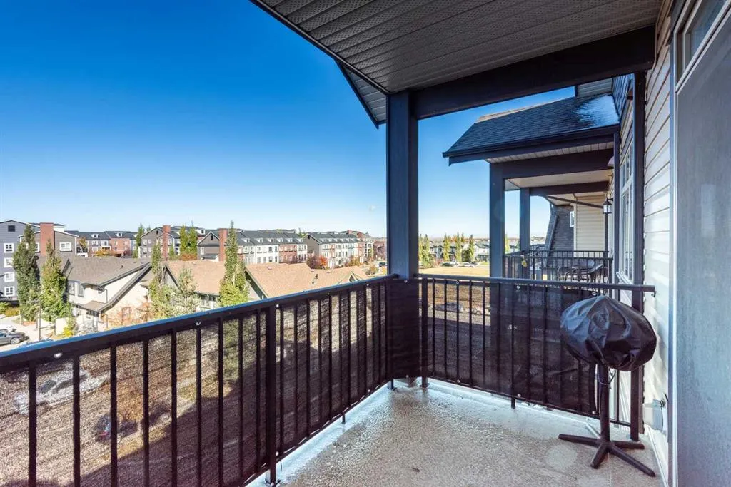 117 Copperpond Common SE, #401