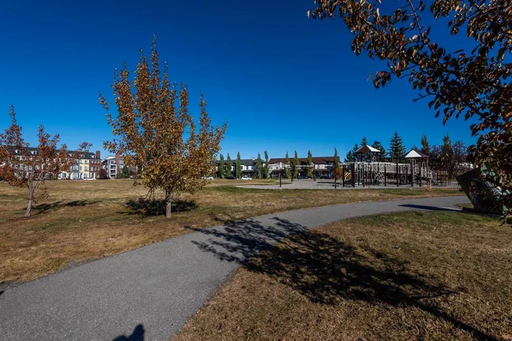 117 Copperpond Common SE, #401