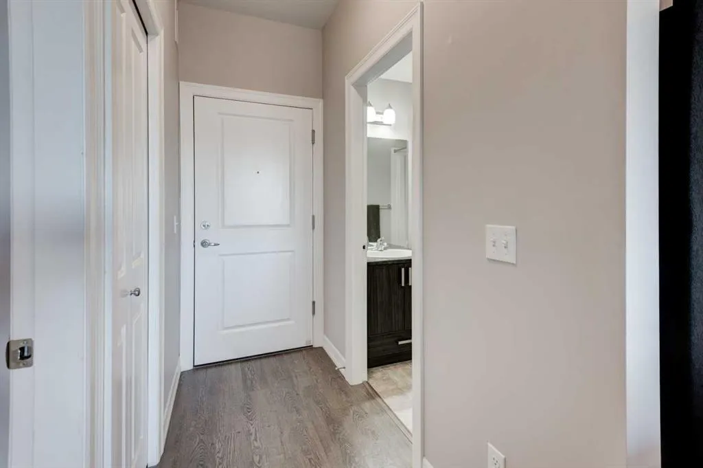 117 Copperpond Common SE, #401