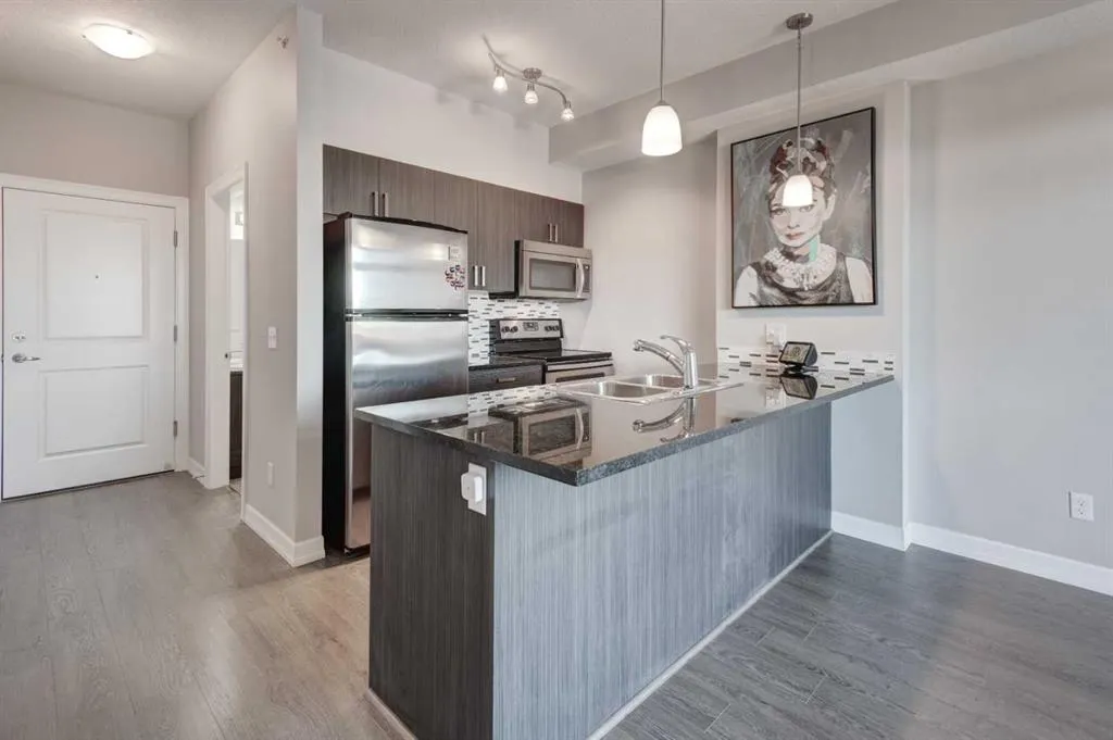 117 Copperpond Common SE, #401
