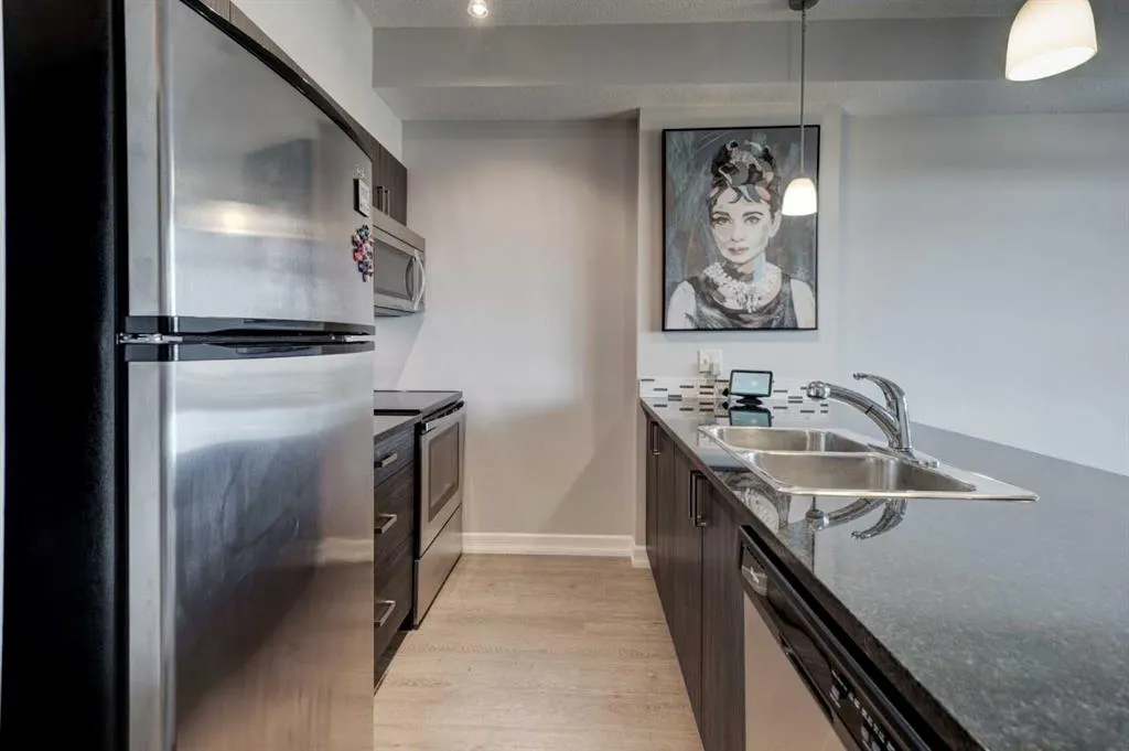 117 Copperpond Common SE, #401