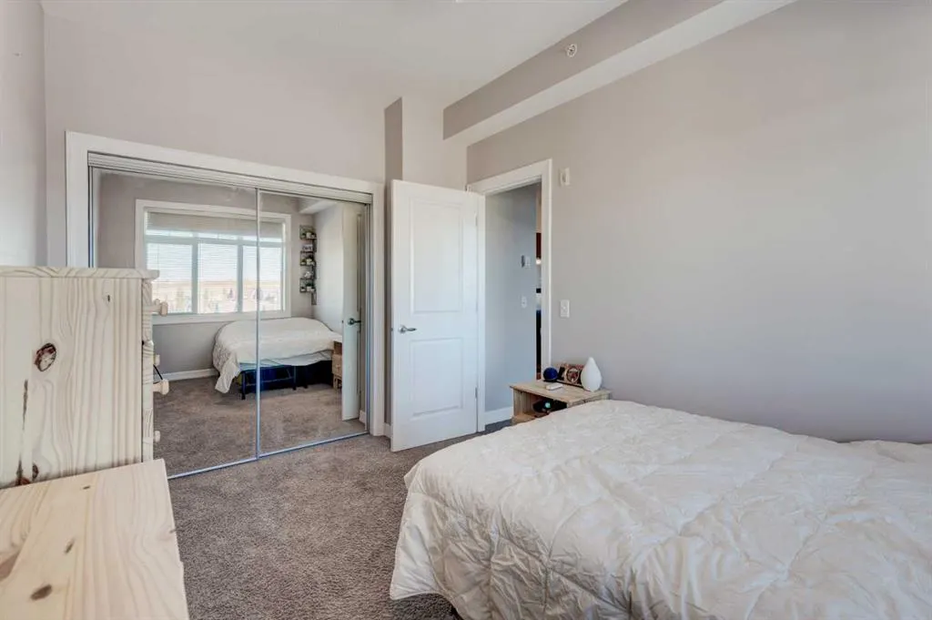 117 Copperpond Common SE, #401