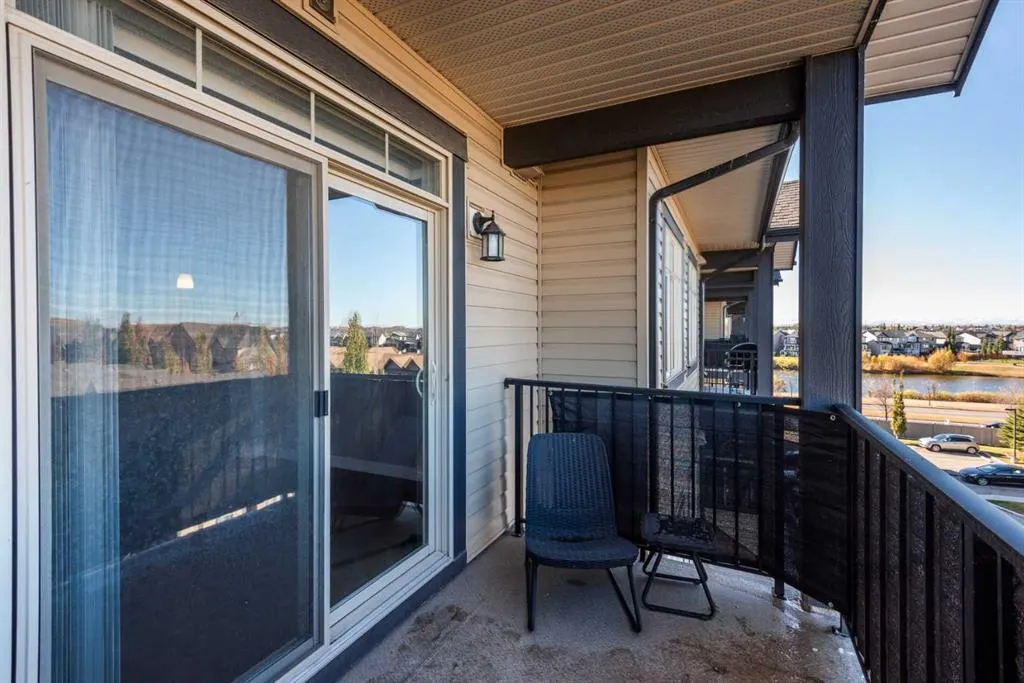 117 Copperpond Common SE, #401