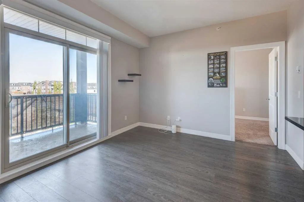 117 Copperpond Common SE, #401