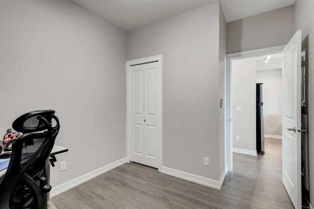 117 Copperpond Common SE, #401