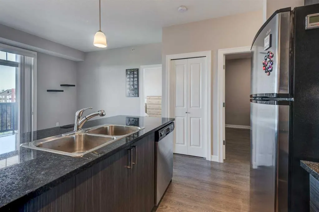 117 Copperpond Common SE, #401