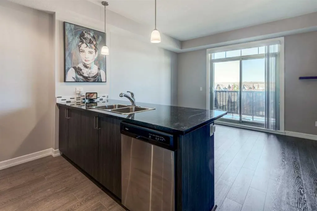 117 Copperpond Common SE, #401