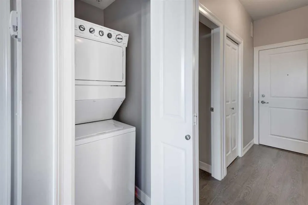 117 Copperpond Common SE, #401