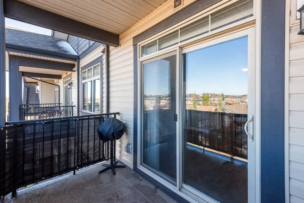 117 Copperpond Common SE, #401