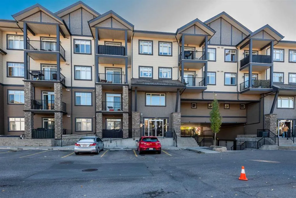 117 Copperpond Common SE, #401