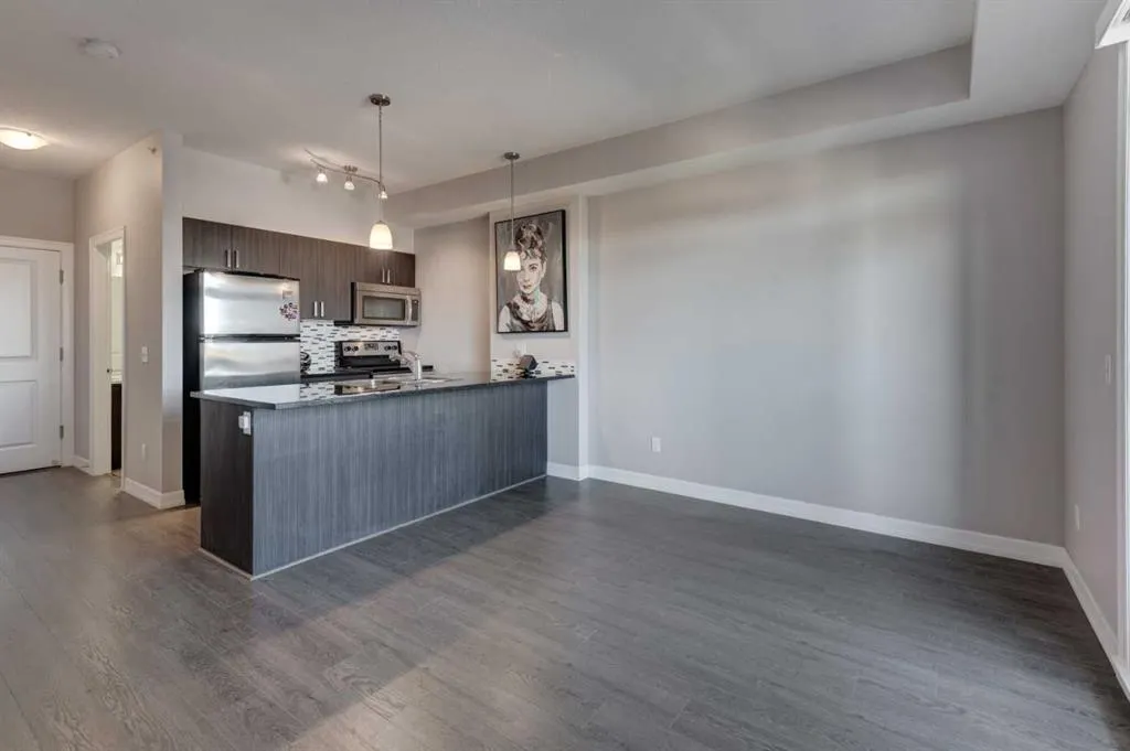 117 Copperpond Common SE, #401