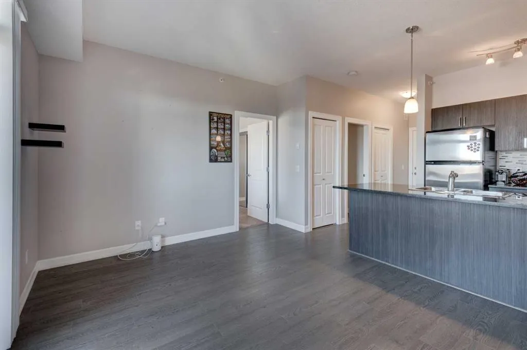 117 Copperpond Common SE, #401