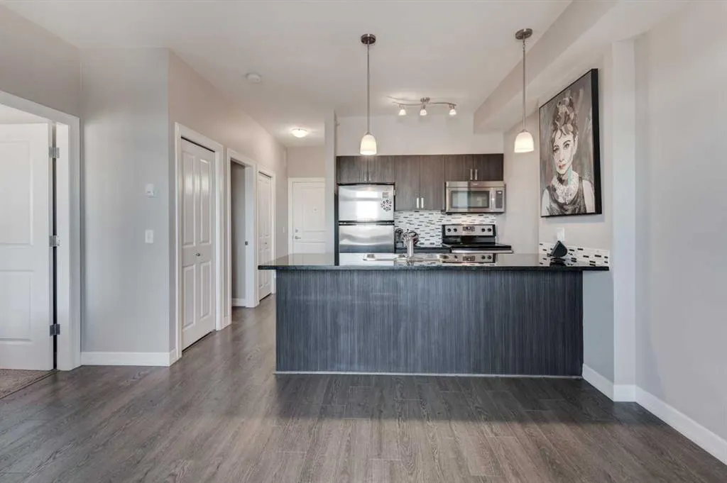 117 Copperpond Common SE, #401
