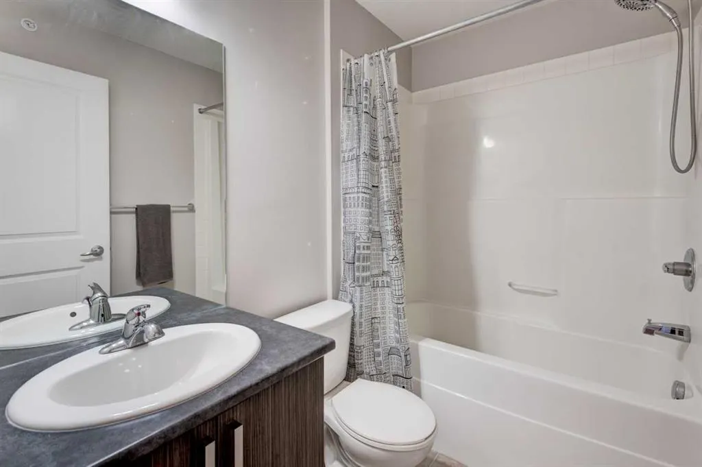117 Copperpond Common SE, #401
