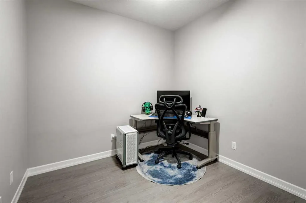 117 Copperpond Common SE, #401
