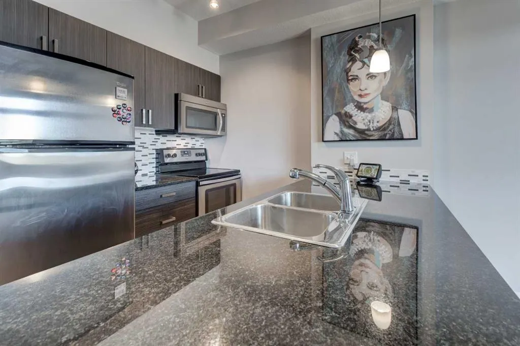 117 Copperpond Common SE, #401