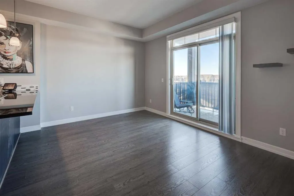 117 Copperpond Common SE, #401