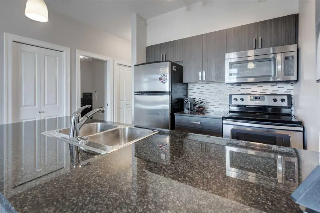 117 Copperpond Common SE, #401