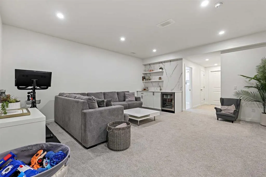 409 Marquis Heights SE