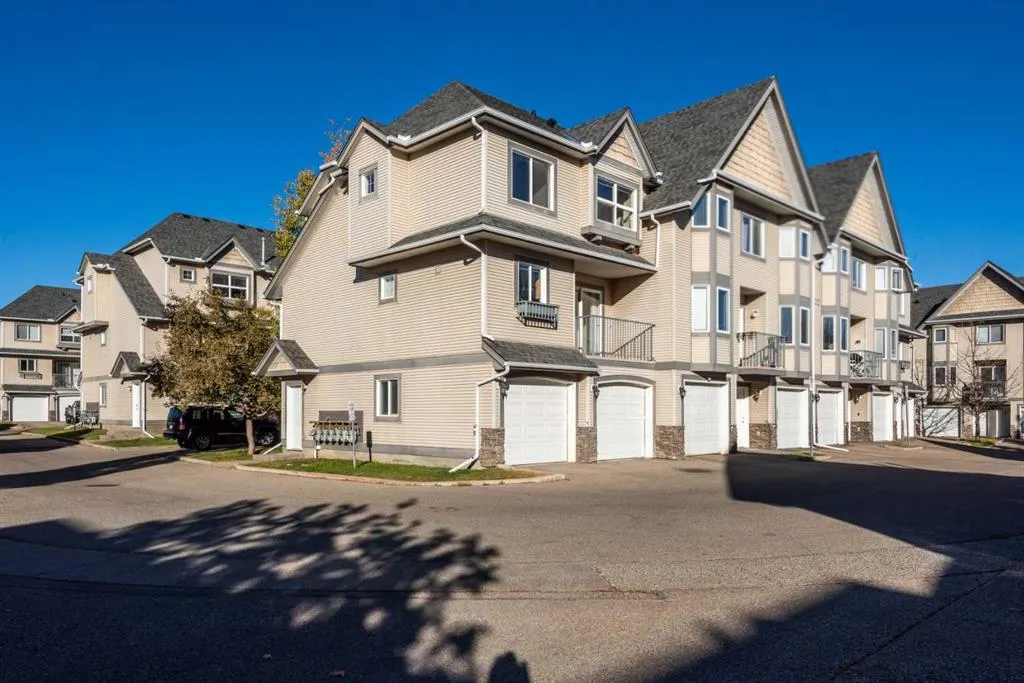 66 Cedarwood Lane SW