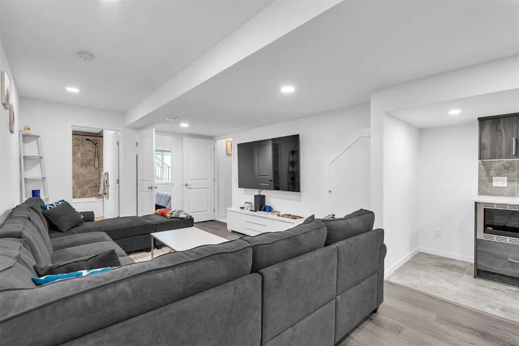 52 Edith Gate NW