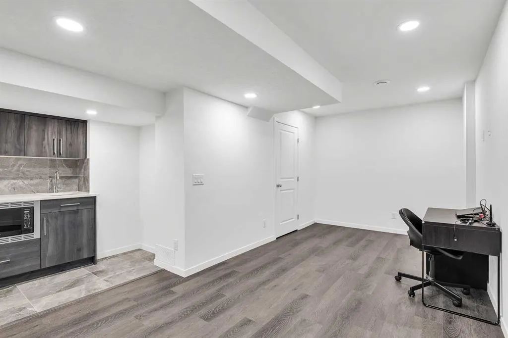 52 Edith Gate NW