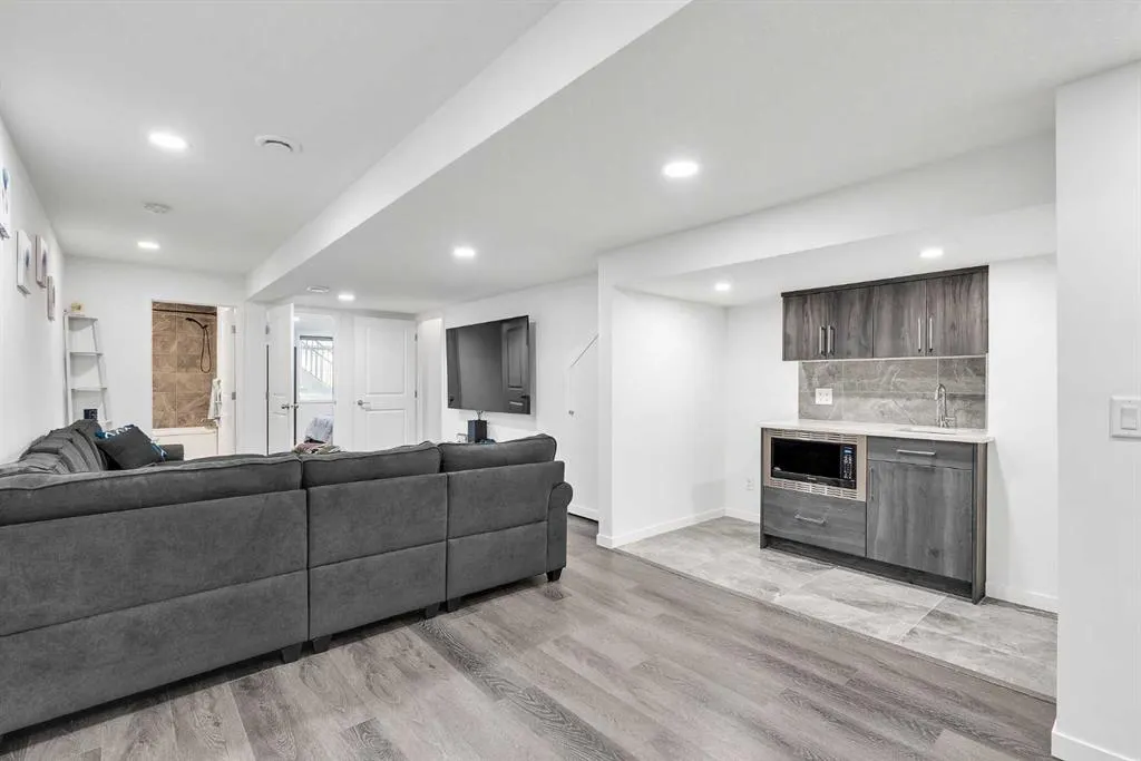 52 Edith Gate NW