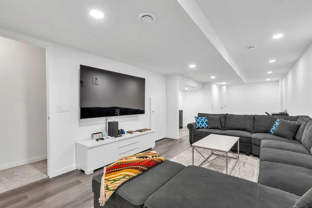 52 Edith Gate NW
