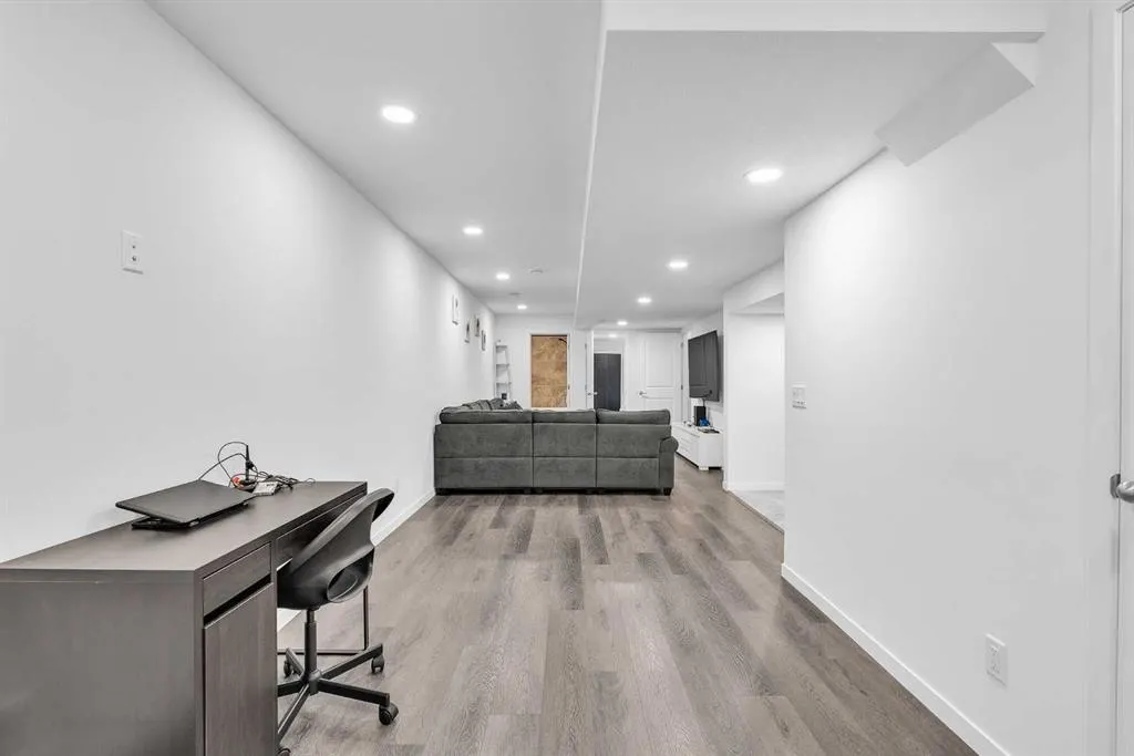 52 Edith Gate NW
