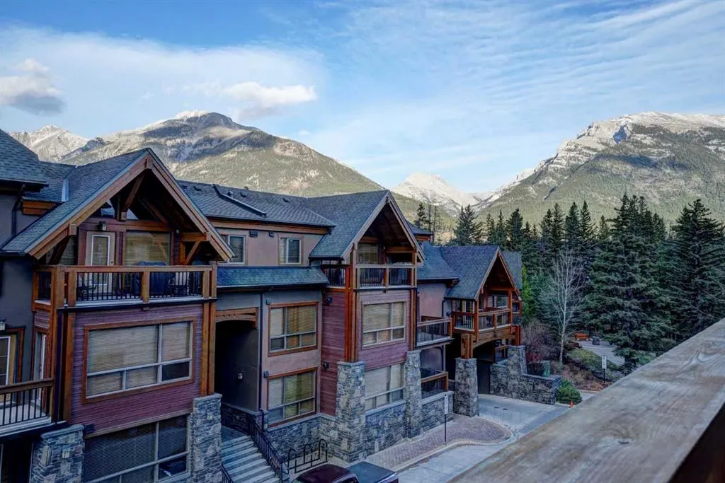 808 Spring Creek Drive, #306