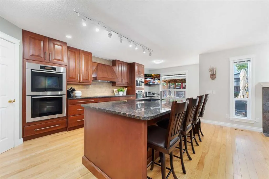 339 Bridlewood Court SW