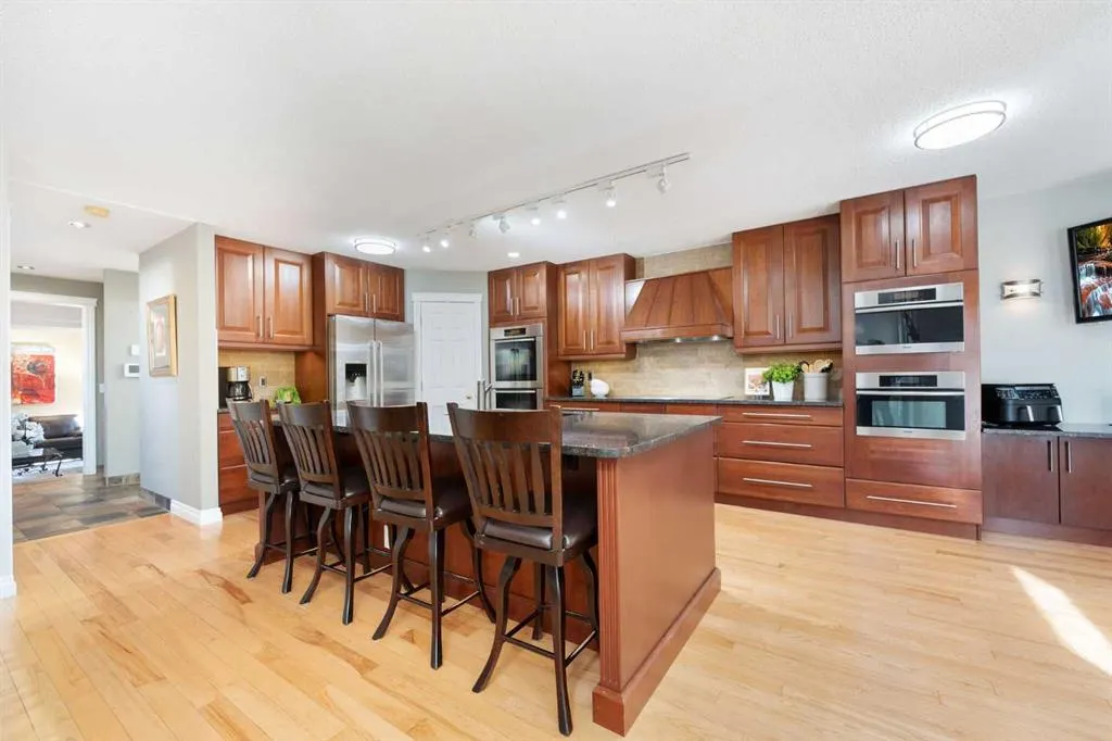 339 Bridlewood Court SW